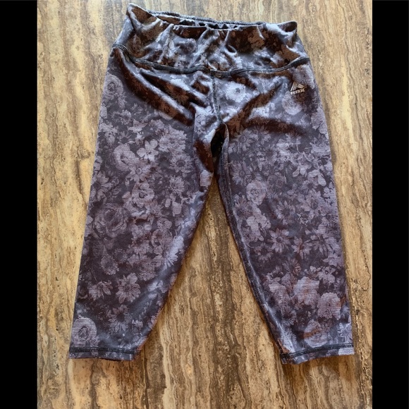 REEBOK WORK OUT CAPRI/SHORTS DEEP PURPLE DESIGN M - Picture 1 of 7